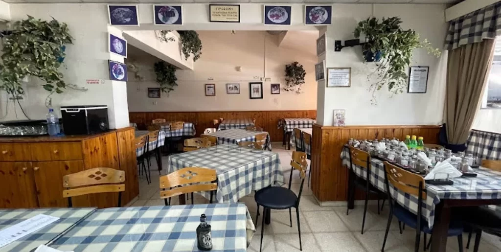 Interior ambiance of Efthimis Traditional Tavern, Larnaca